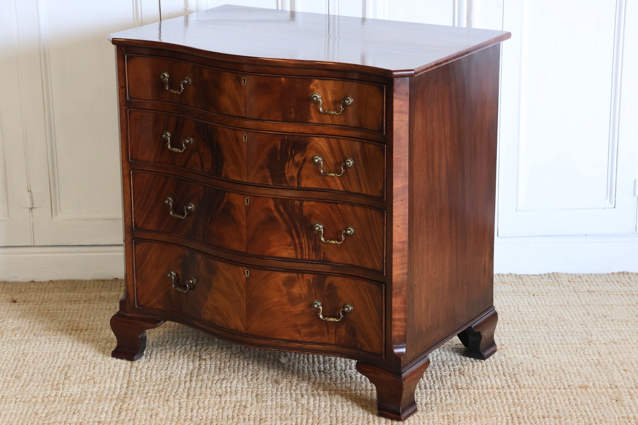 Early C20th English Mahogany Serpentine Fronted Chest of Drawers in the George III Taste
