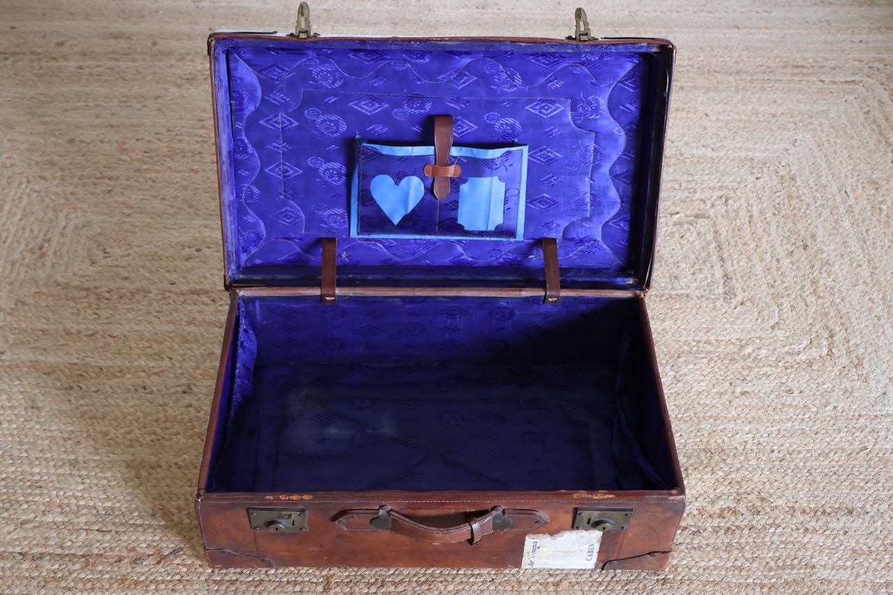 Early 20th Century English Suitcase in Leather